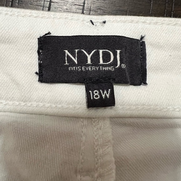 NYDJ White Women's Bermuda Shorts - Picture 3 of 6